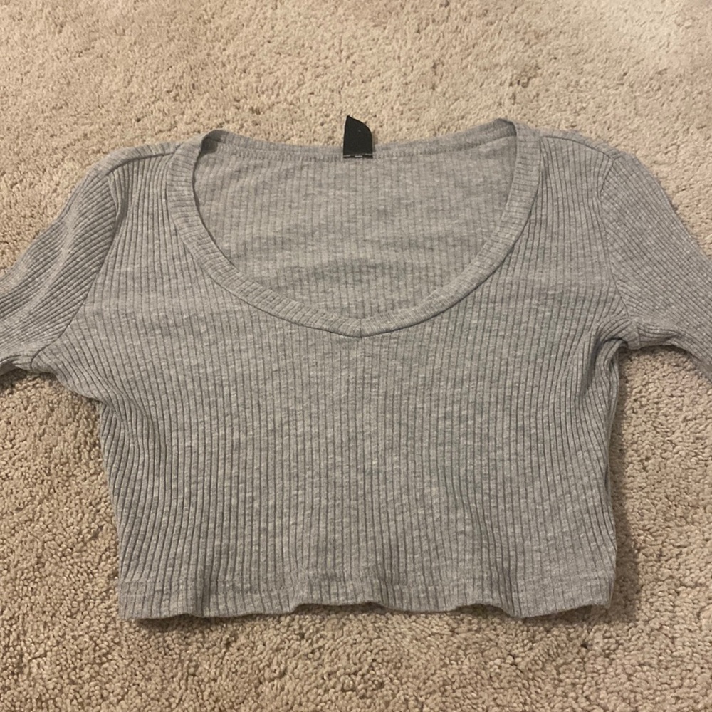 Gray longsleeve crop top